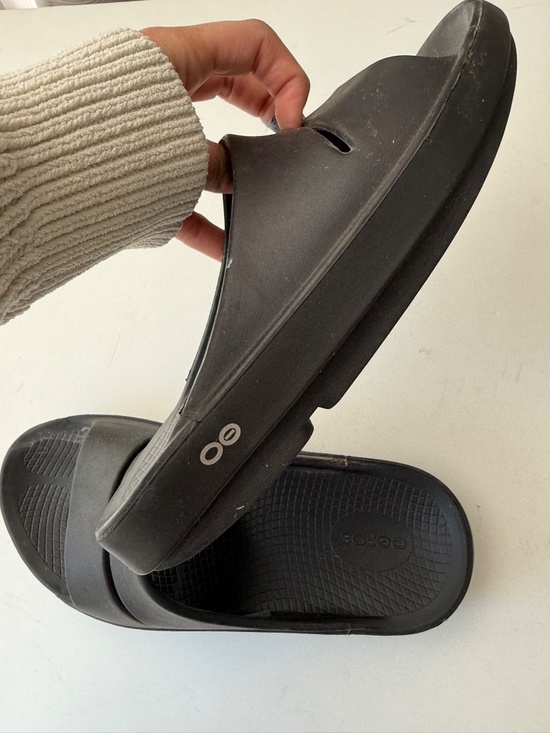 OOFOS $60 Mens 10 Womens 12 Black OOahh Slip On Comfort Recovery Slides Bin 8 main image 7